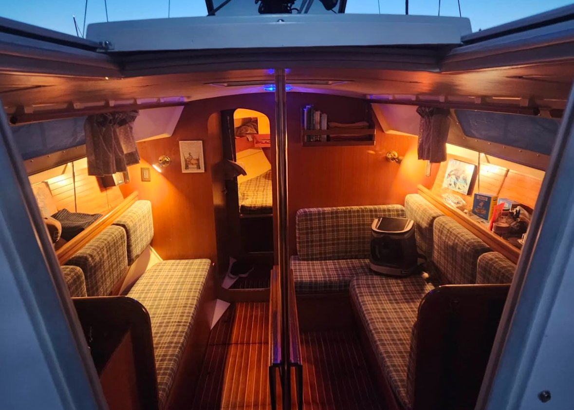 1976 Dufour 31 thumbnail