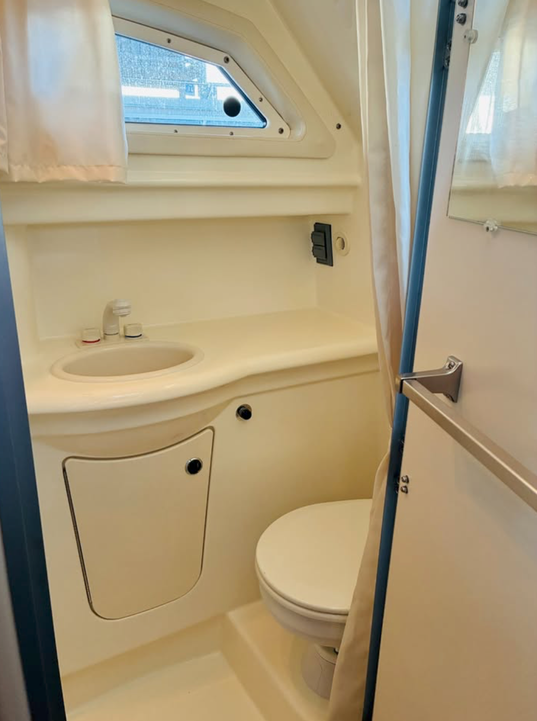 2007 Bayliner Discovery 246 thumbnail